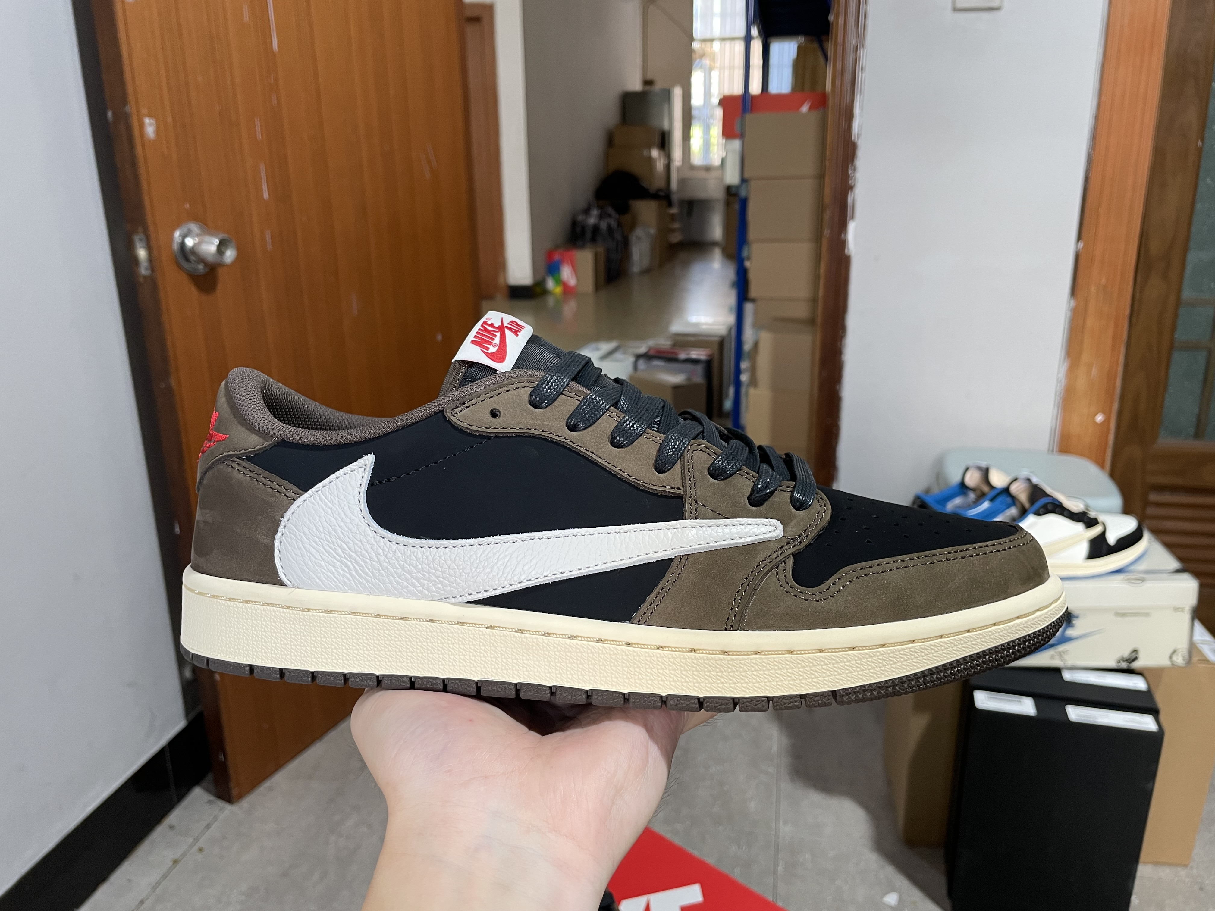 Travis Scott x Air Jordan 1 Low Mocha CQ4277-001